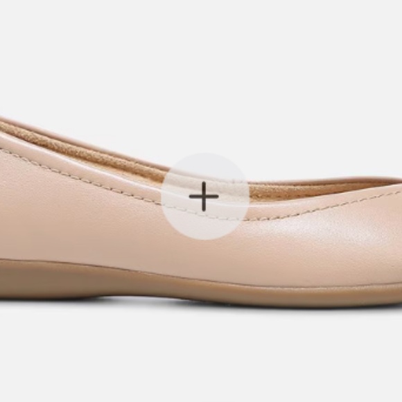 Naturalizer VIVIENNE FLAT - creme brûlée NWOT 6.5 WIDE - Picture 3 of 7